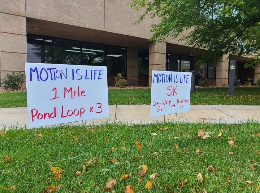 Race-day signage marking the 1 Mile and 5K routes
